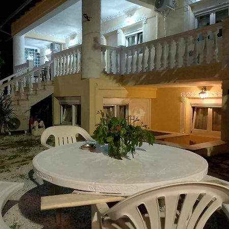 Plaza Apartments Nea Vrasna Bagian luar foto