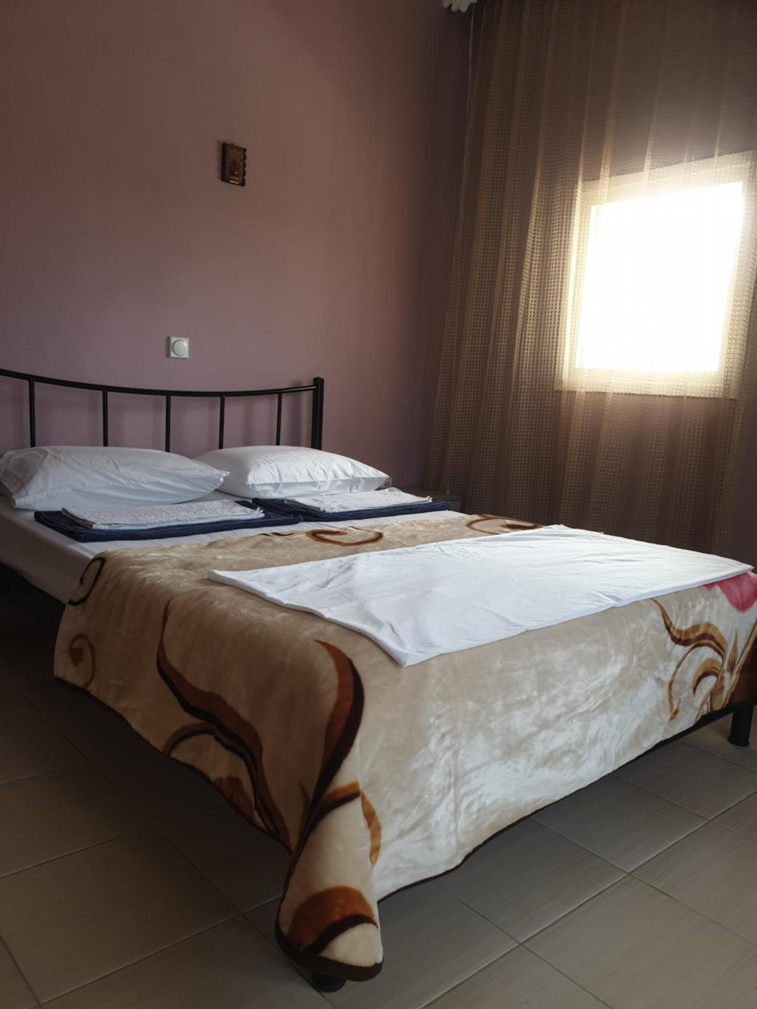 Plaza Apartments Nea Vrasna Bagian luar foto